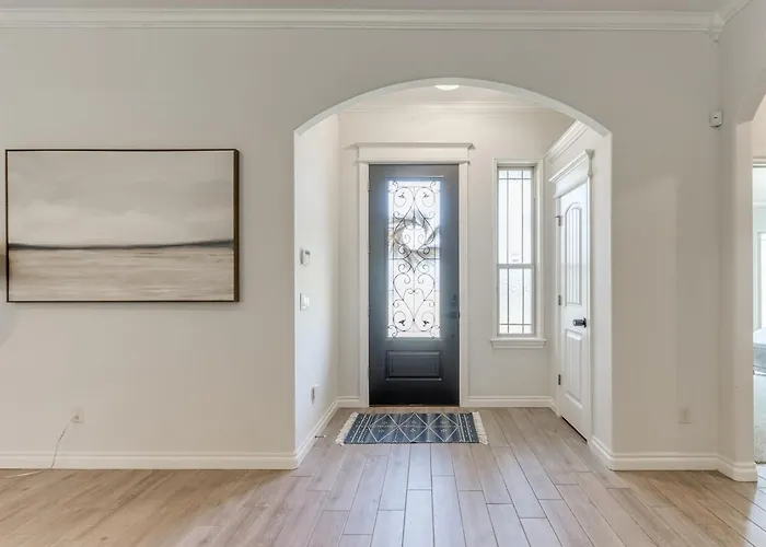 Spacious Modern Comfort Fabulous 15Th!