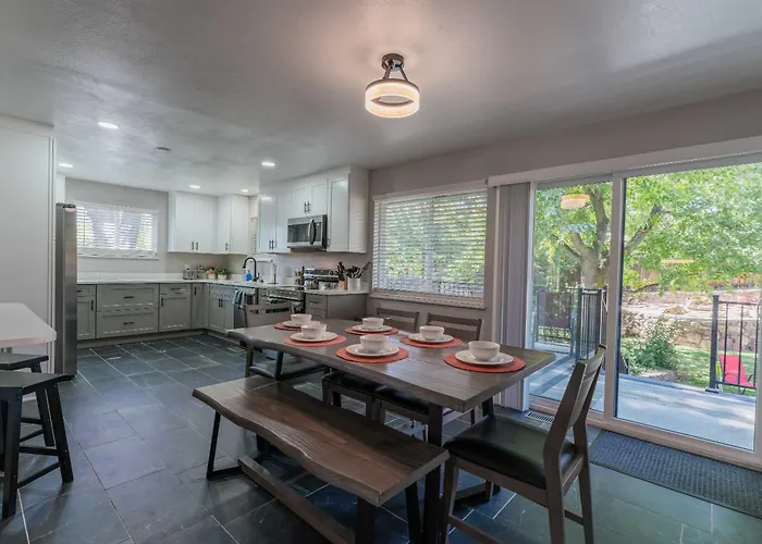 Hot Tub Family Home With Mountain Views - Close To Red Rocks And Clear Creek