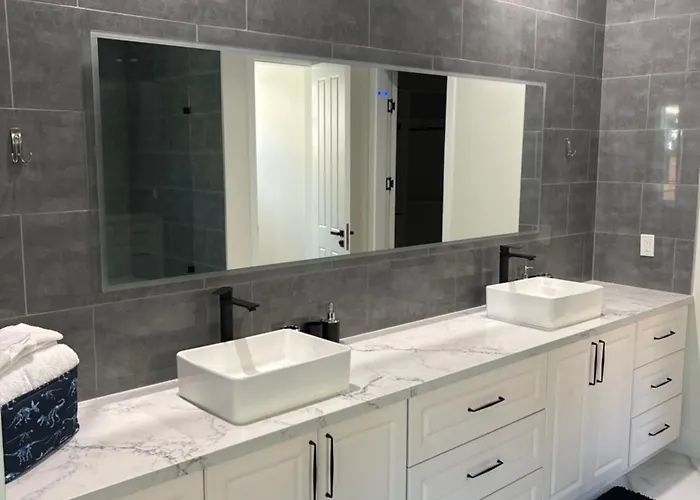 5 Bedroom Custom House For Luxry Living
