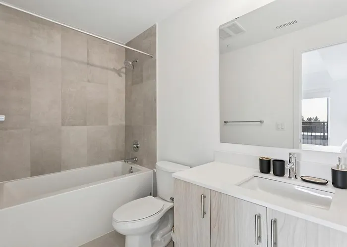 Home Richmond Hill 2 Bed 2 Bath Parking