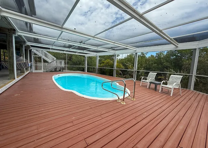 Twin Dolphins Pool, Docks, Elevator, Golf Cart