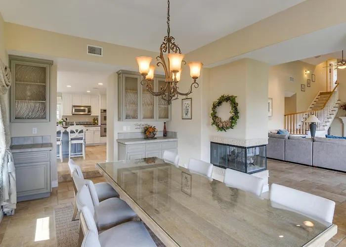 Amazing Mtn & City Views! Simi Valley Hideaway