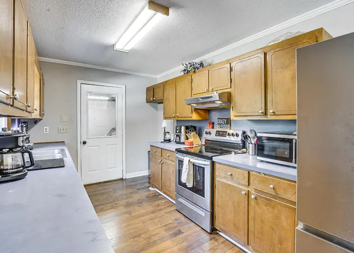 3 Mi To San-Lee Park! Family Home W/ Office & Yard