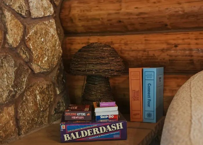 Lucky Logger Cute And Cozy Cabin Getaway