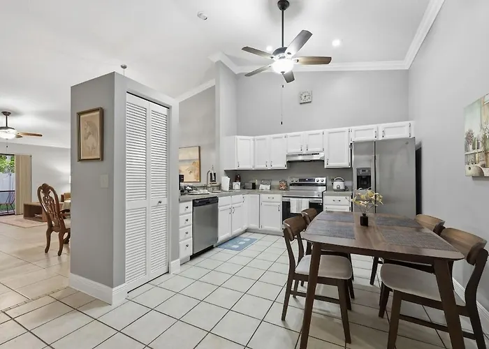 Villa 10 Mins To Wef - Fenced Yard - Pet Friendly