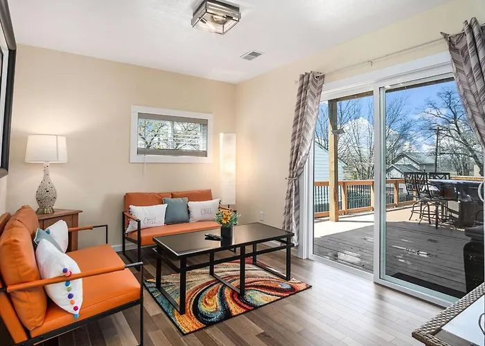 Modern, Charming, Family Retreat. Great Location
