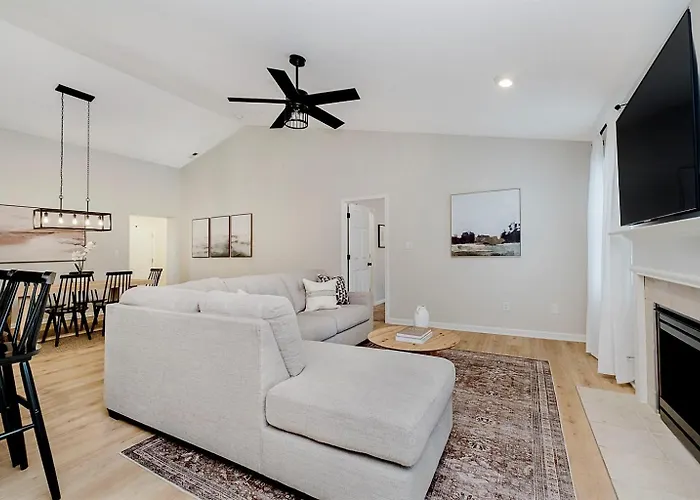 Elegant Comfort In Noblesvilles Timber Ridge!