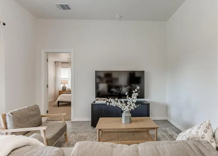 Piper Place A Modern Stay In Moore