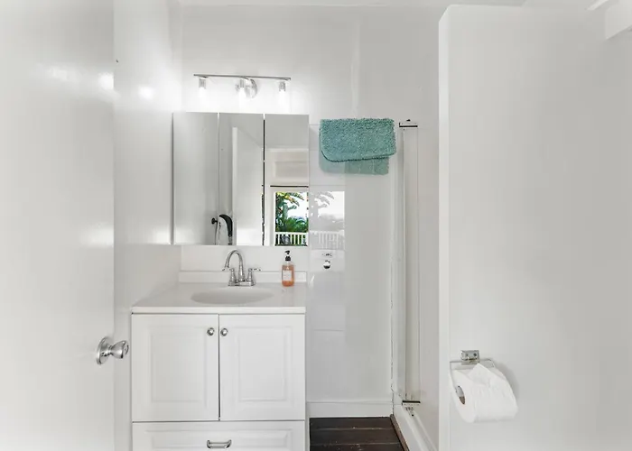 4Br Dog-Friendly Beach House | Hot Tub + Views