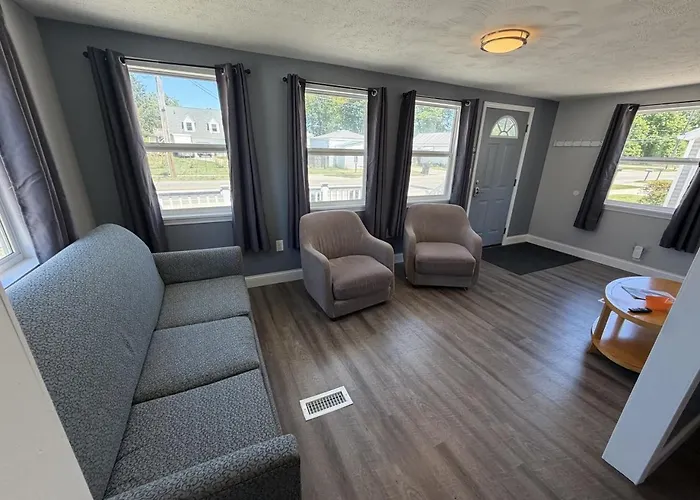 Walk To Lake Park And Strip Pet Friendly