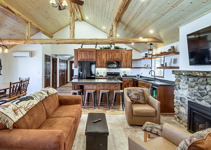 Leech Lake South Shore - Private, Sleeps 8 Adults