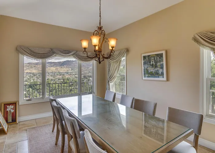 Amazing Mtn & City Views! Simi Valley Hideaway