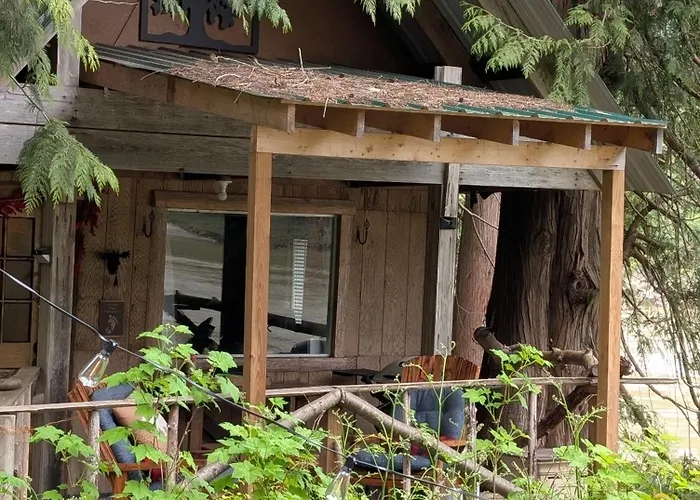 Magnolia Cottage Bigfoot Hideaway