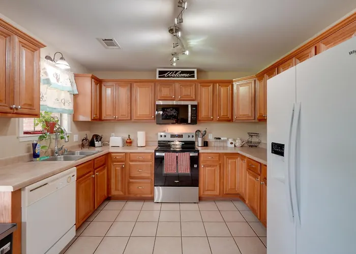 Pet-Friendly Retreat | Arkansas Tech & Hiking