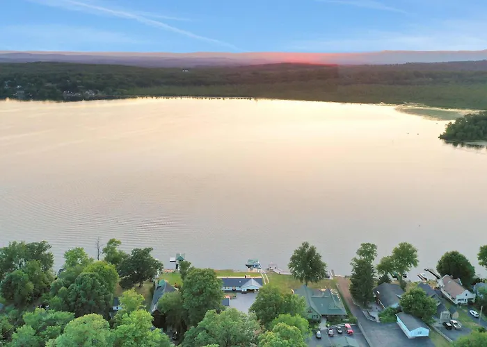 Sunset Lakehouse - Stunning Views & Lake Fun
