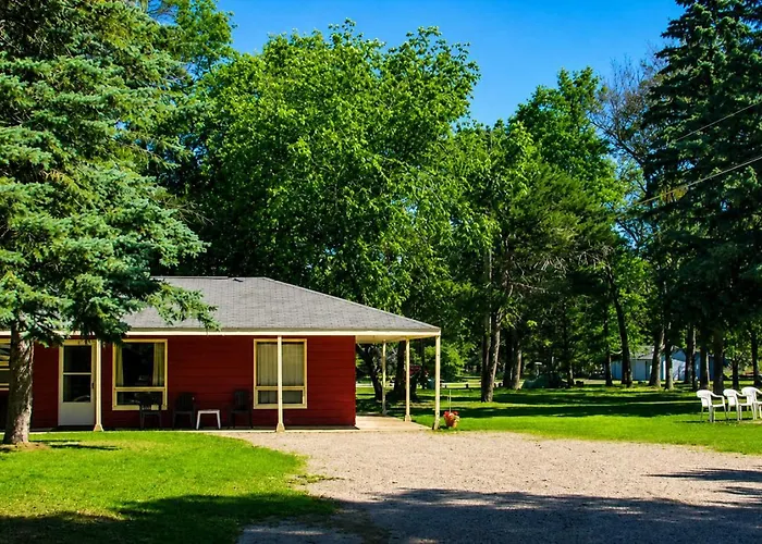 Room 12-2 Queen Suite-Woodland Motor Lodge