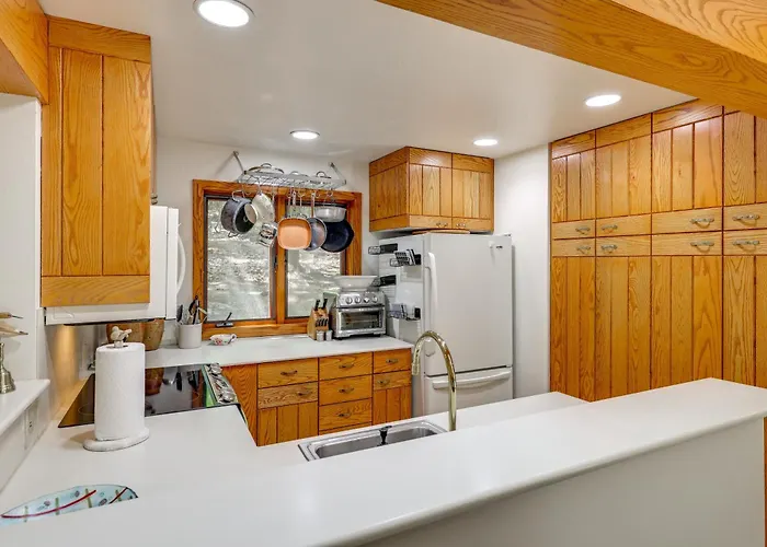 Glen Arbor Home W/ Glen Lake Access & Shared Dock!
