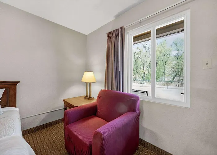 Eagle Motel Suite 118
