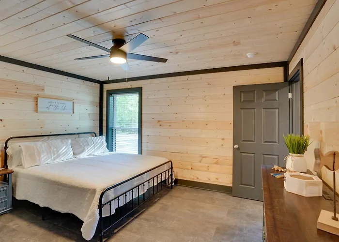 Steps To Lake! Pet-Friendly Murray Retreat W/ Deck