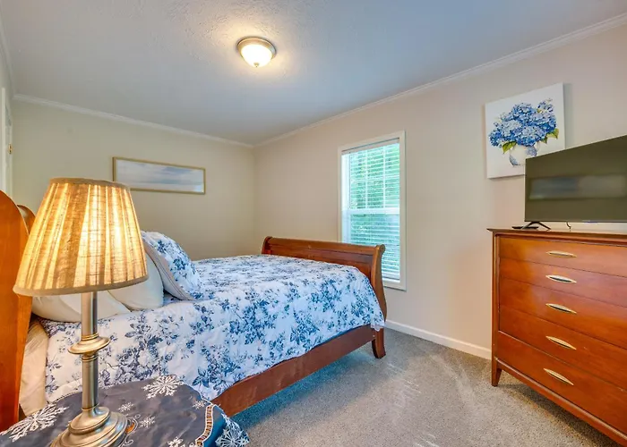 Pets Welcome! Lexington Getaway W/ Gigantic Yard