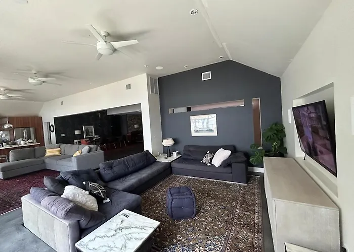 Lakefront Villa With Pool & Hot Tub Near Award-Winning Gulf Coast Beaches