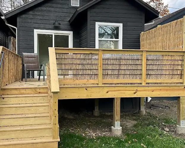 Cabin Oasis Near Town