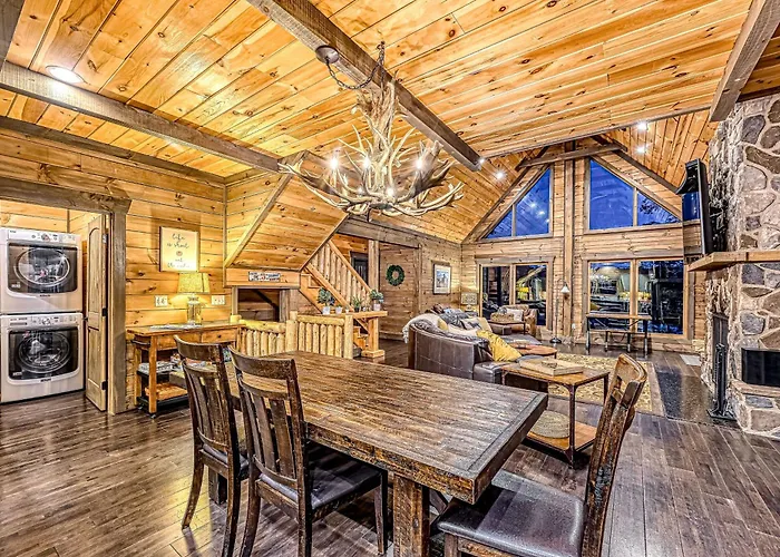 Cabin On The Cove - Luxe Lakefront Pet Friendly Cabin On 5 Acres With Huge Dock