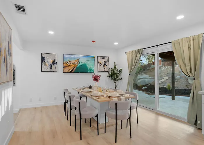 Entire Private Home With Big Yard, View, King Bed, Parking, 4 Bedrooms 3 Bathrooms, Available Now