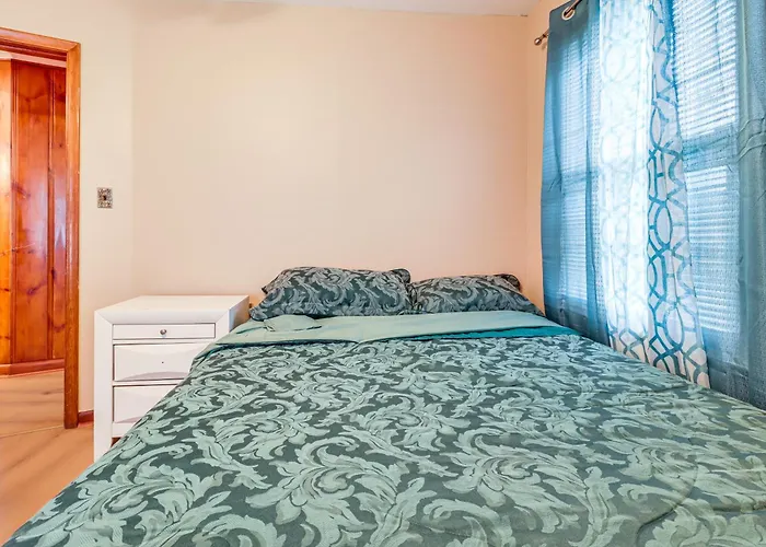 2 Mi To Heritage Park! Pet-Friendly Retreat