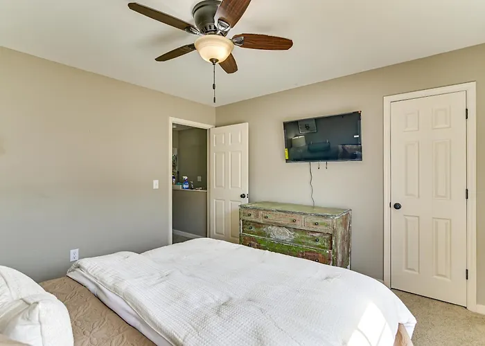 Near Msu & Historic Cotton District! Condo W/ Pool