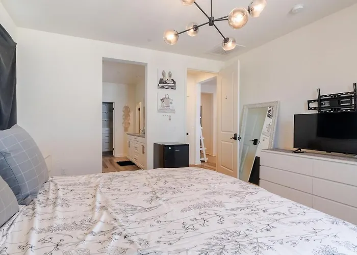 Renovated 4Br Home Near The Blvd & Av Hospital