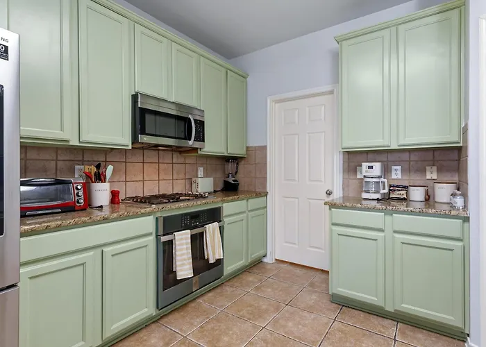 Spacious Mansfield Masterpiece - 4 Bedrooms