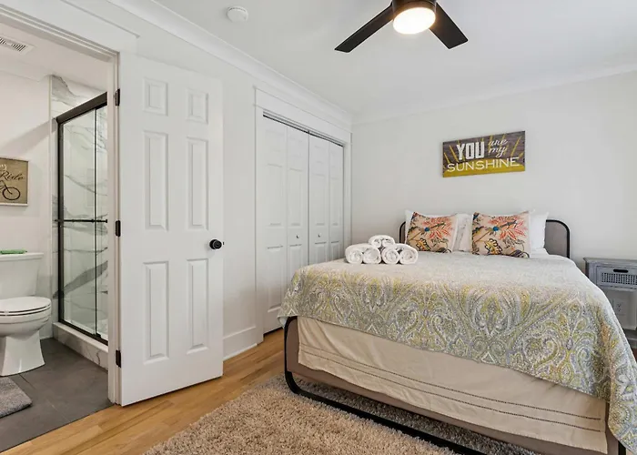 Cape Cod Pet-Friendly Home