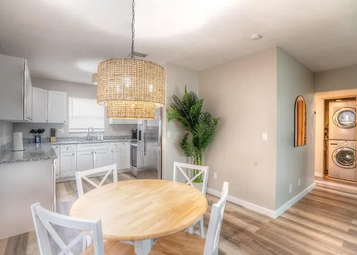 2 Bedroom Coastal Home Near Beach