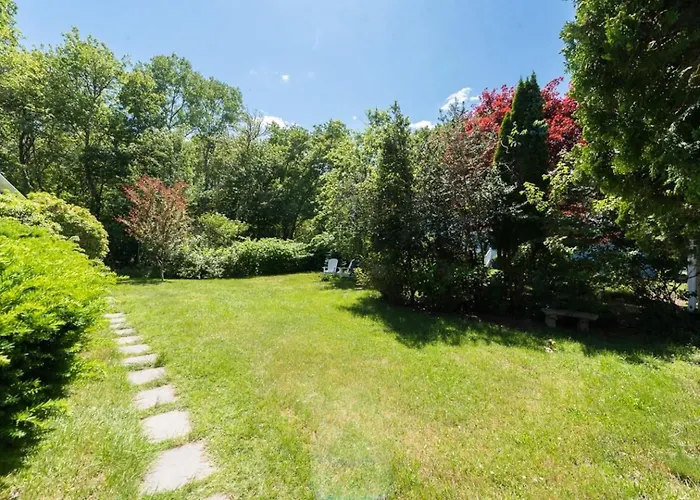 Adorable 3 Bedroom Beach House - Walking Distance