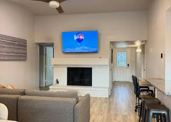 Recently Renovated Oasis With Private Pool