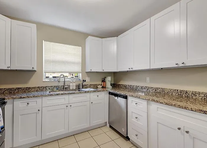 2 Bedroom Home Close To The Beach