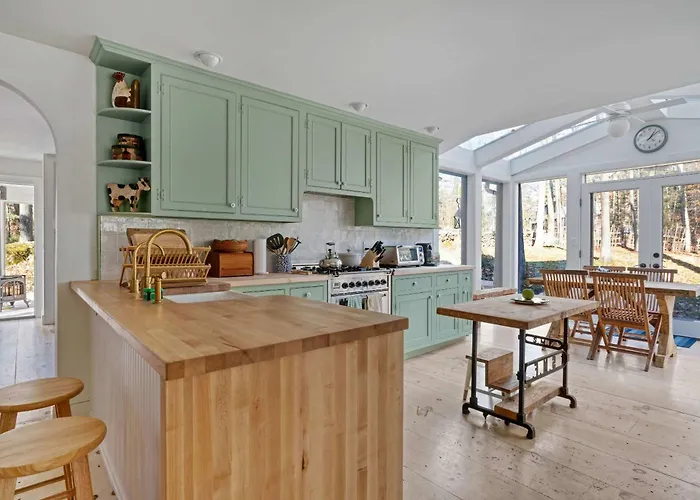 Cardinal Crossing - Stylish & Spacious Hudson Valley Getaway With Heated Saltwater Pool
