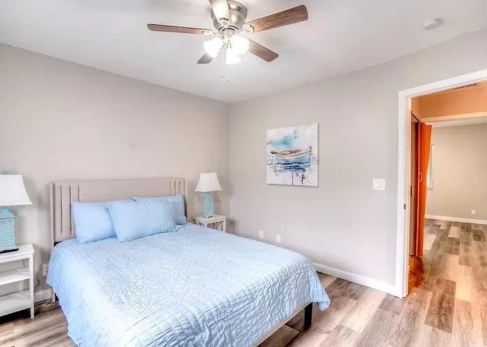 2 Bedroom Coastal Home Near Beach