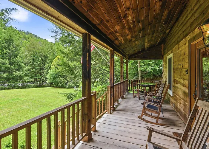 Creekfront Cottage Scenic Views Dog-Friendly Firepit Gas Grill Gas Fireplace