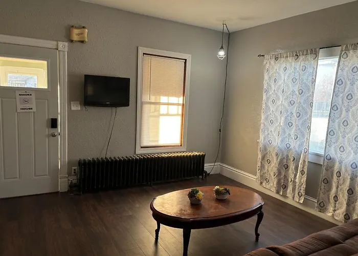 Historic 1902 Home Near Makoshika State Park 4Br