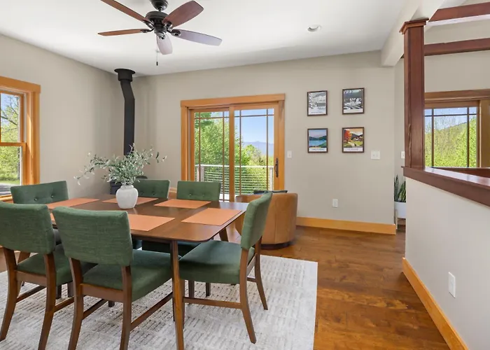 Secluded Lodge With Mt Mansfield Views And Hot Tub