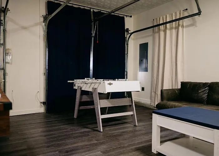 Prof Designed, 5 Min Ksu, Hottub, Game Room, Hiking