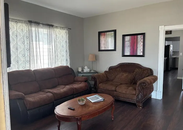 Historic 1902 Home Near Makoshika State Park 4Br