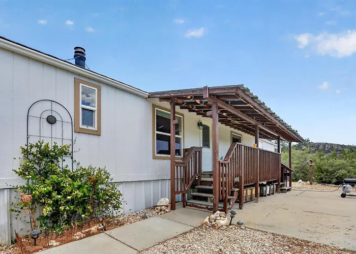 Tehachapi 12-Guest Group Escape Home