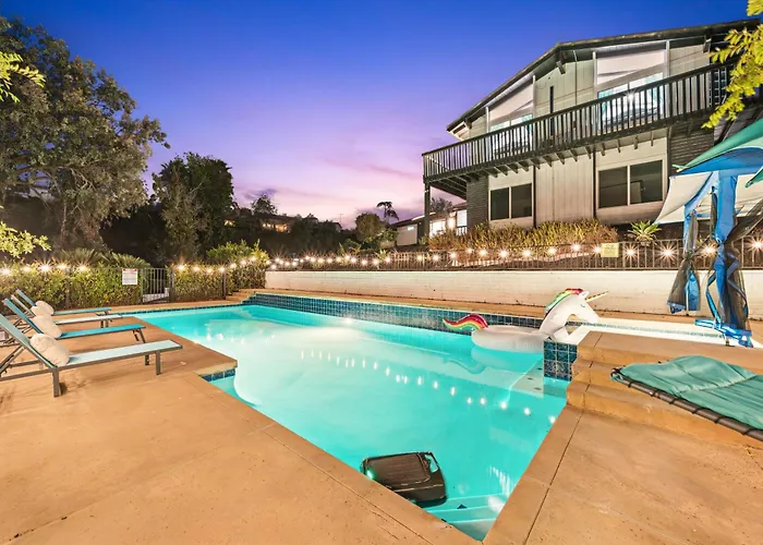 Entire Private Home With Big Yard, View, King Bed, Parking, 4 Bedrooms 3 Bathrooms, Available Now