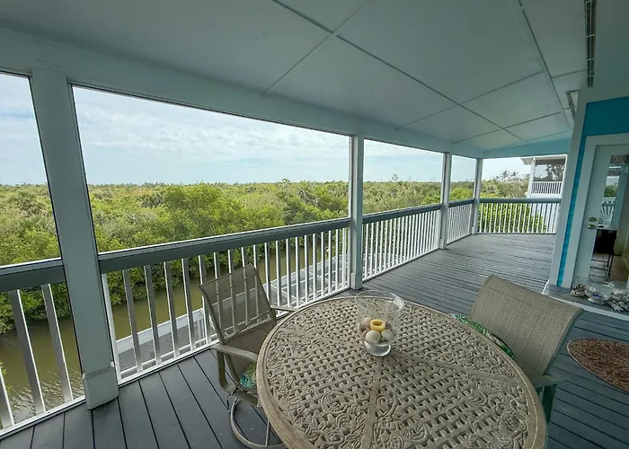 Twin Dolphins Pool, Docks, Elevator, Golf Cart