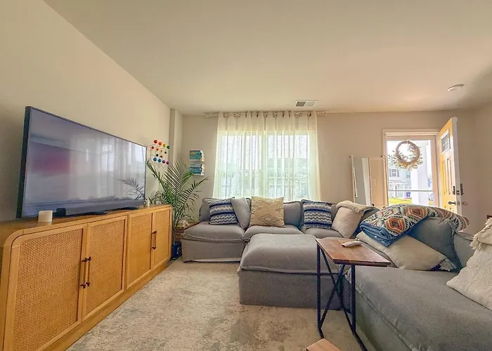 Boho Chic And Airy Retreat- Close To Beach & Park