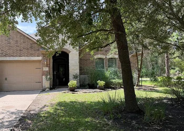 The Woodlands Family Retreat In Creekside