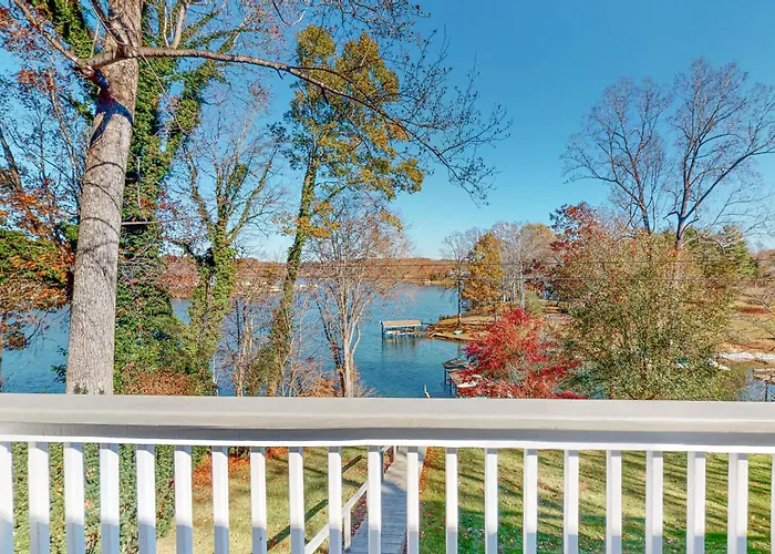 The Lake House On Sunset Point - Lakefront Home With Private Dock & Pool Table